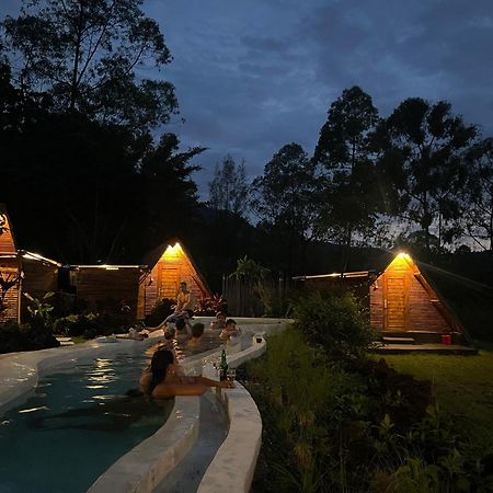 Triangular House And Hot Spring Otel Kubupenlokan Dış mekan fotoğraf