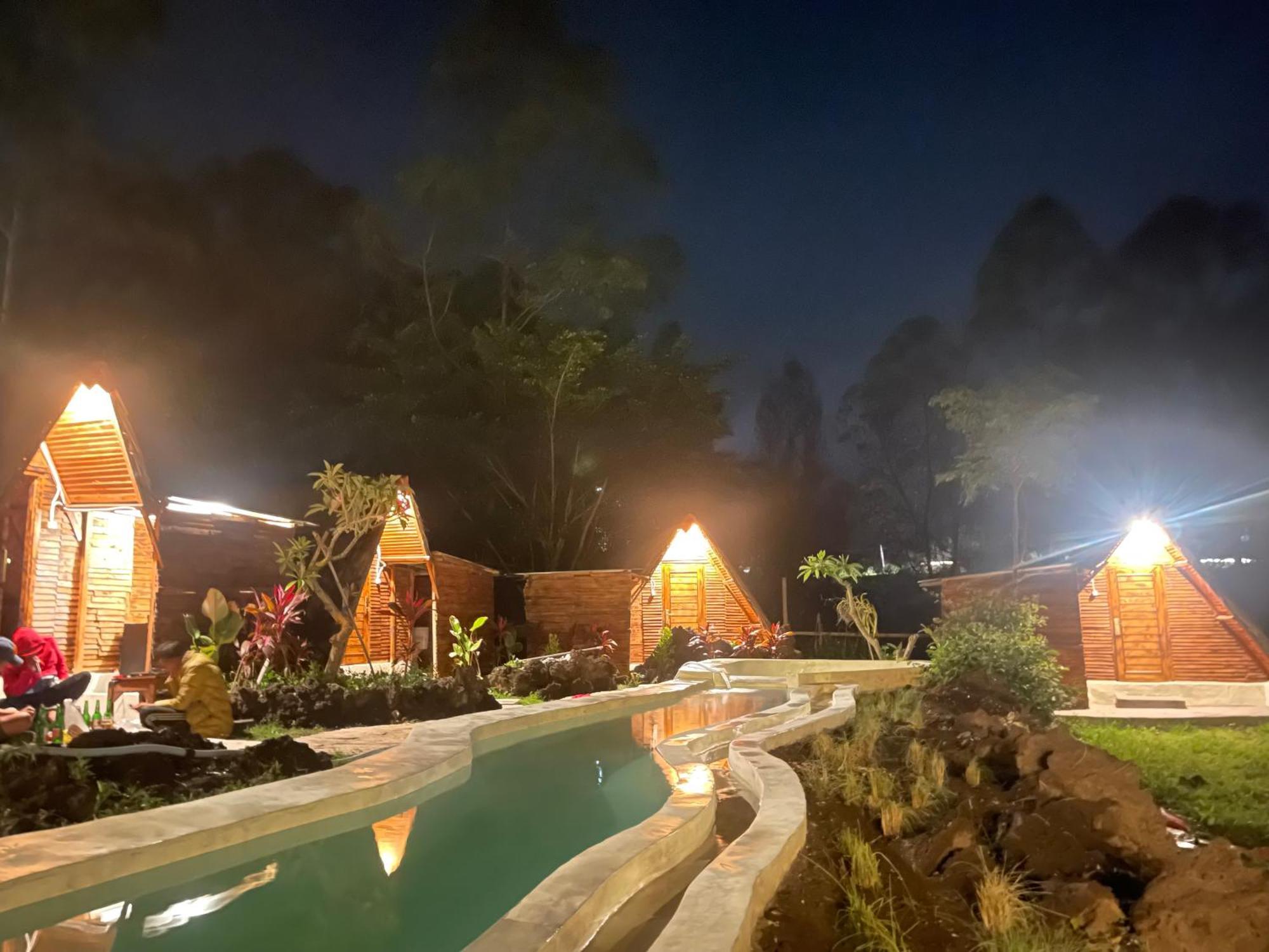 Triangular House And Hot Spring Otel Kubupenlokan Dış mekan fotoğraf