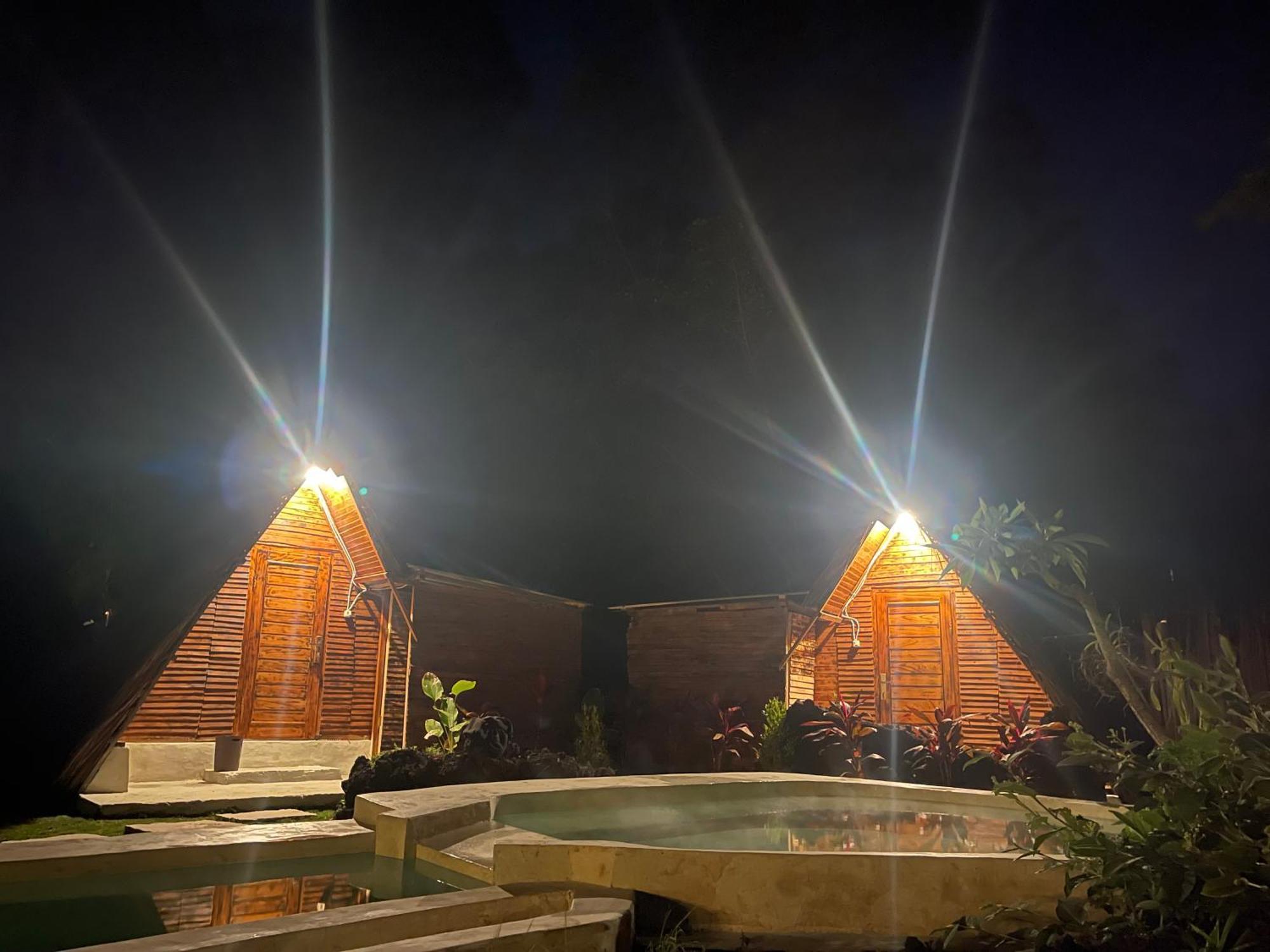 Triangular House And Hot Spring Otel Kubupenlokan Dış mekan fotoğraf